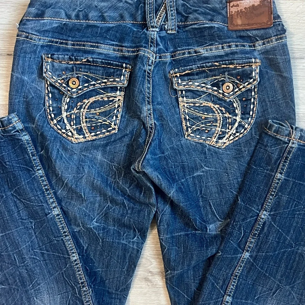 Stylish Women's Straight Leg Jeans in Dark Blue - Picture 6 of 6